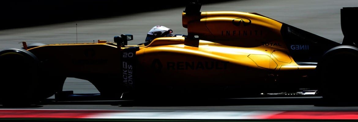 Kevin Magnussen é punido por toque em seu companheiro de equipe