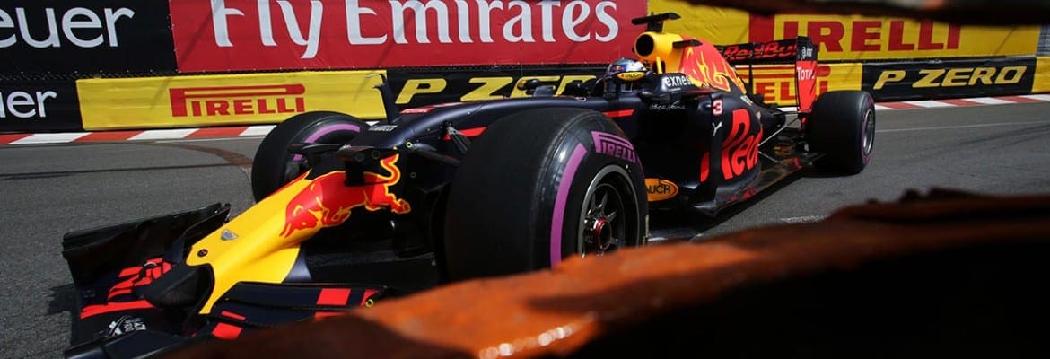 Daniel Ricciardo lidera quinta-feira no Principado de Mônaco