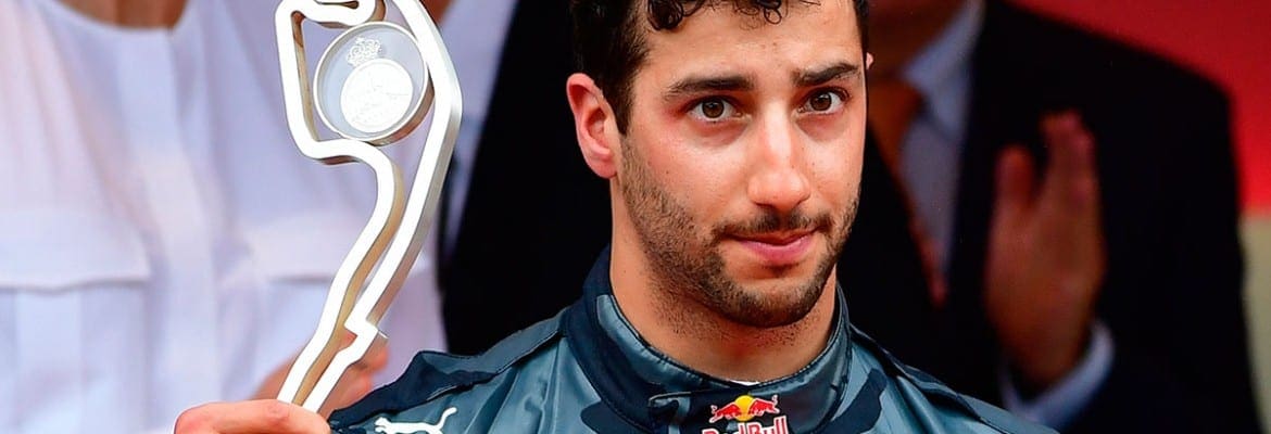 Daniel Ricciardo critica Red Bull por erro nos boxes