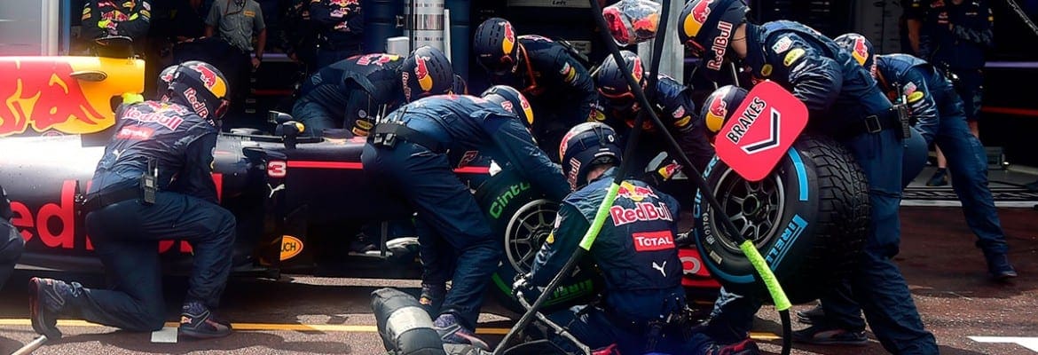 Red Bull pede desculpas a Ricciardo por erro nos boxes