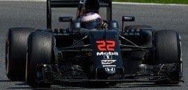 Button lamenta abandono de Alonso e comemora dois pontos