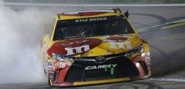 Kyle Busch vence pela primeira vez no Kansas
