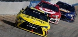 Matt Kenseth segura Larson e Elliott para vencer em Dover
