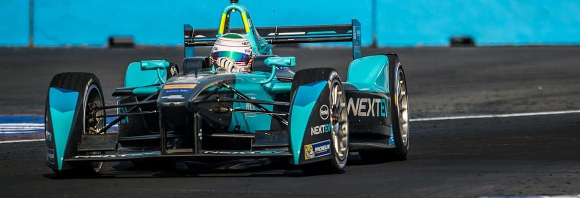 Pit stop forçado tira chances de Nelsinho Piquet pontuar em Berlim