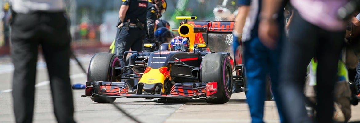 Max Verstappen elogia novo motor da Renault