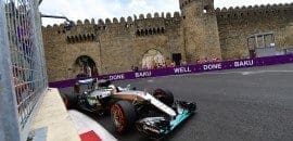 Na estreia de Baku, Hamilton é o mais rápido