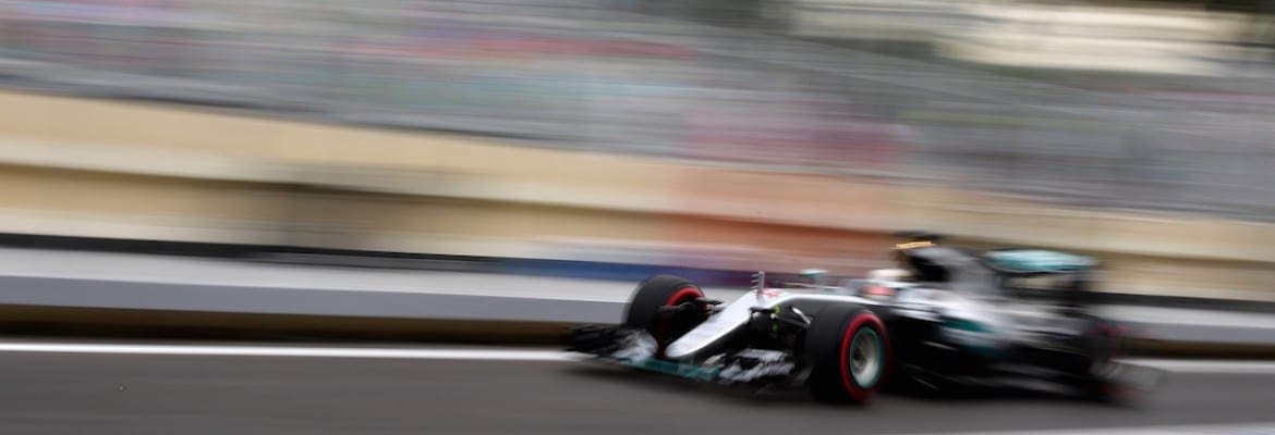 Hamilton mantém o domínio no último ensaio antes da classificação