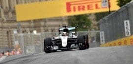 Confuso, Hamilton culpa “problema” com o volante pela falta de rendimento