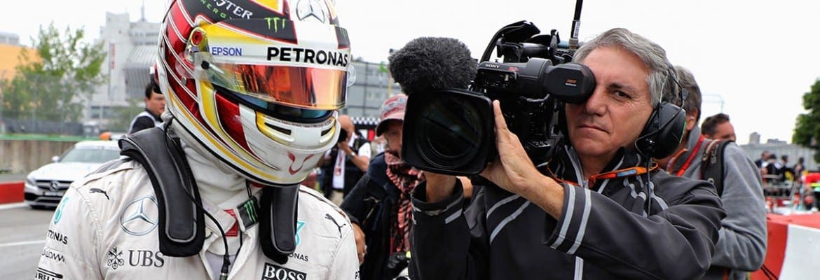 Hamilton espera disputar vitória com a Ferrari amanhã