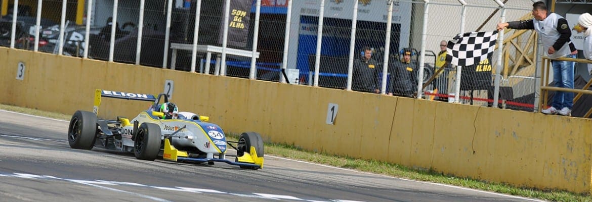 F-3 Brasil: Matheus Iorio vence e assume liderança do campeonato