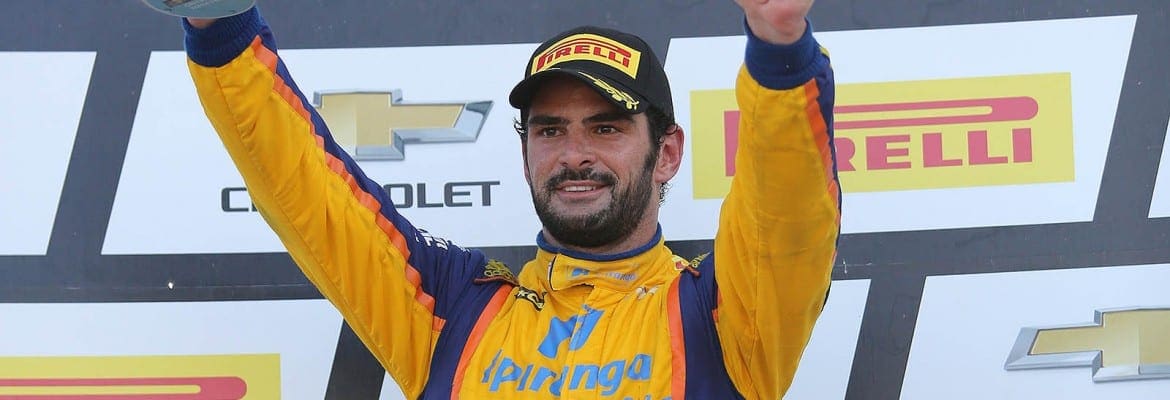 Thiago Camilo sobe ao pódio depois de largar do box