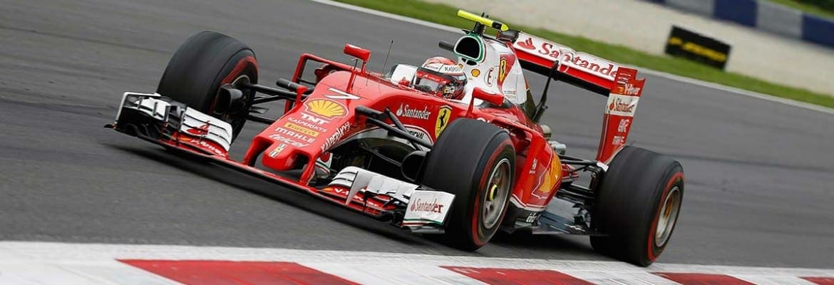No pódio, Raikkonen não fica muito satisfeito com o 3º lugar