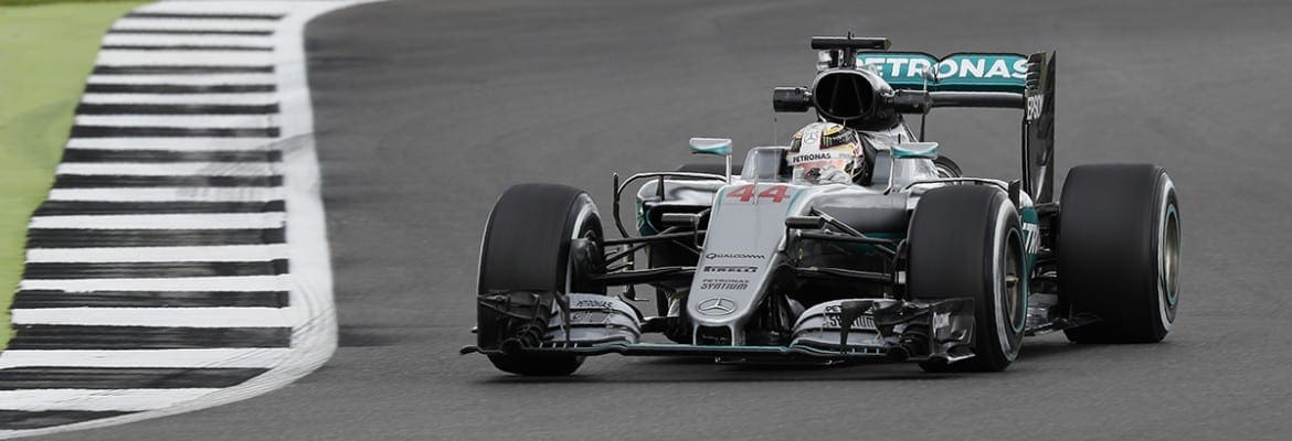 Hamilton é o mais rápido na primeira sessão de treinos em Silverstone