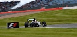 Hamilton repete a manhã e fecha a sexta-feira na frente