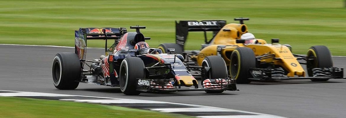 Daniil Kvyat comemora ponto conquistado na Inglaterra