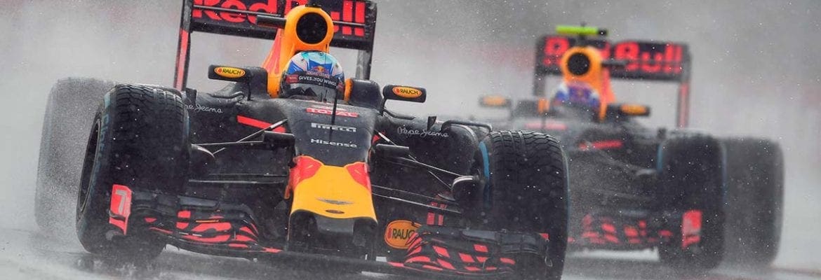 Daniel Ricciardo revela irritação com as bandeiras amarelas Daniel Ricciardo revela irritação com as bandeiras amarelas