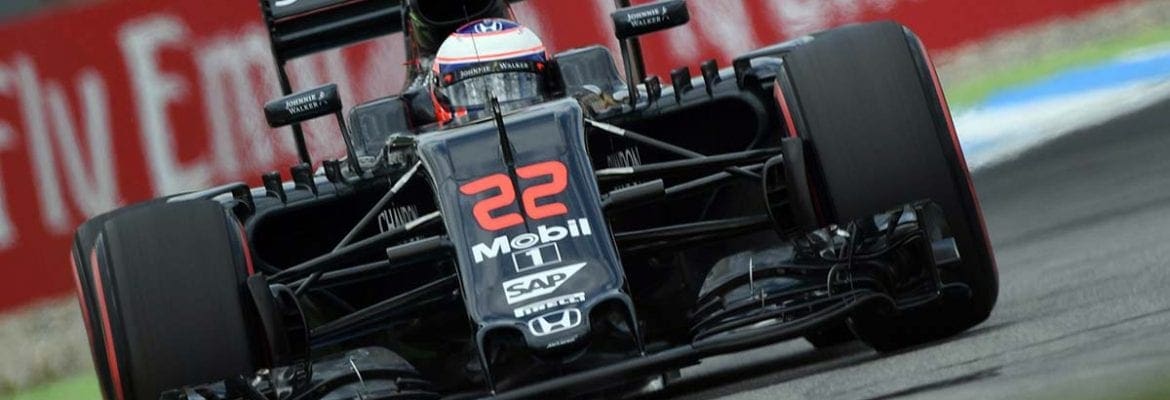 Pedaço de carvão pode ter arranhado olho de Button