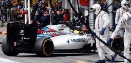 Toque na primeira volta acaba com corrida de Felipe Massa
