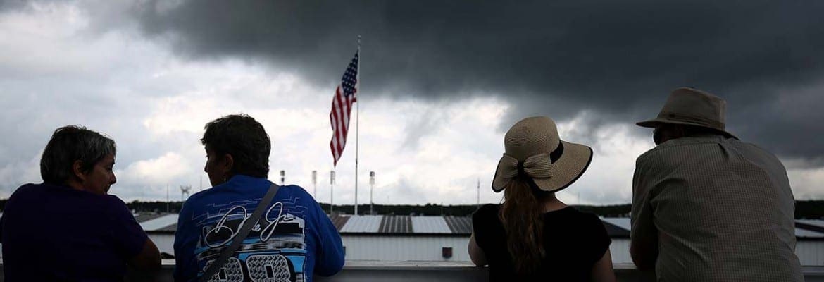 Chove em Pocono e corrida é adiada para segunda-feira