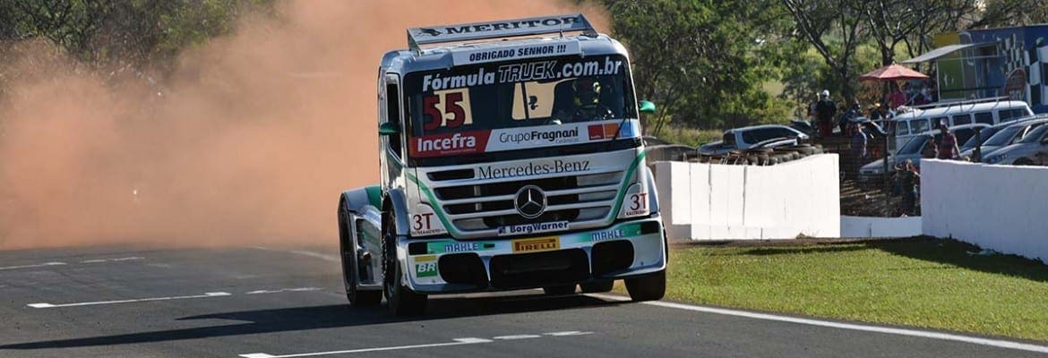 Paulo Salustiano larga na pole da Fórmula Truck em Londrina