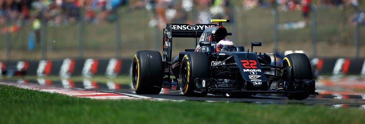 Button critica punição recebida por comunicação via rádio