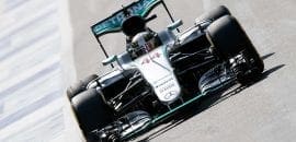 Largando do fundo do grid, Hamilton agradece trabalho da equipe