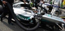 Lewis Hamilton perplexo com a sua largada ruim