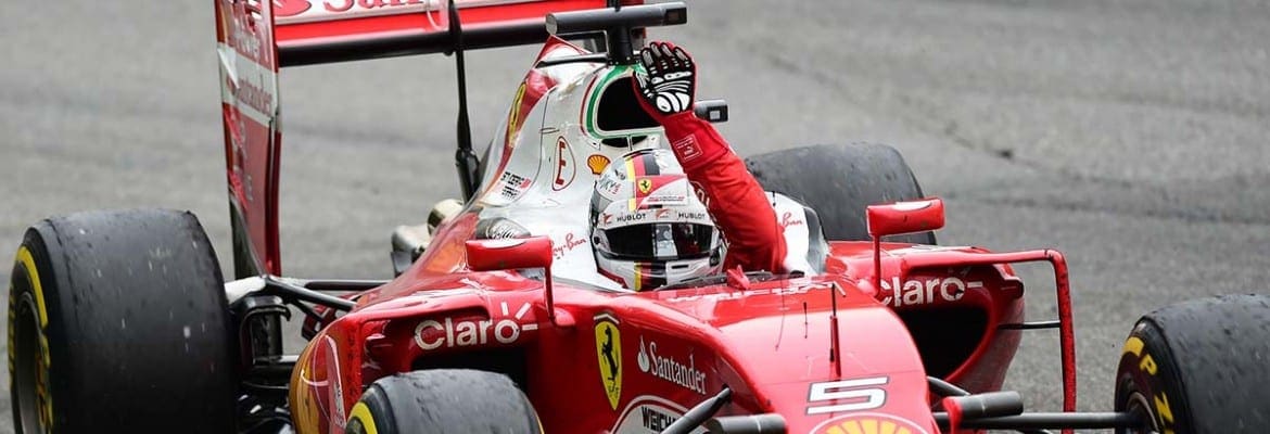 Sebastian Vettel comemora pódio na casa da Ferrari