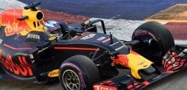Ricciardo aposta em estratégia com supermacios para corrida de amanhã