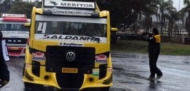 Felipe Giaffone larga na pole da Truck em Tarumã