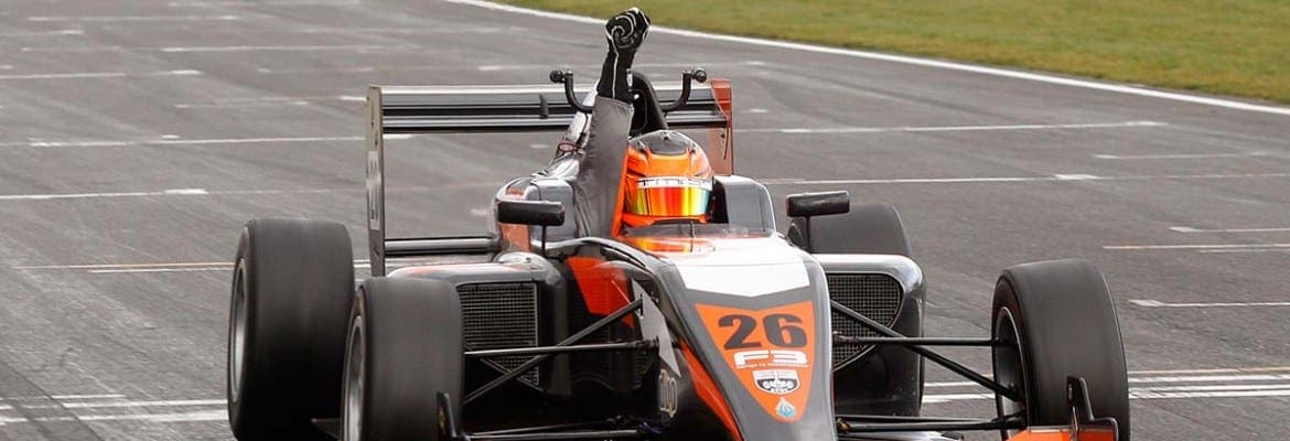 Matheus Leist disputa título neste final de semana em Donington Park