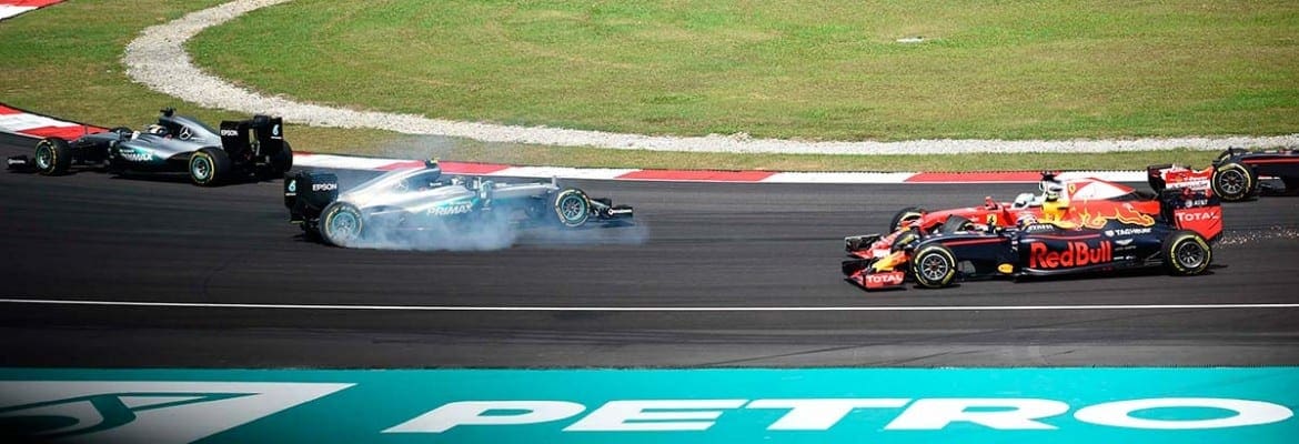 Rosberg pensou que sua corrida havia terminado na primeira curva