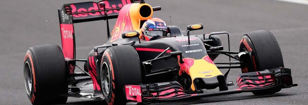 Max Verstappen fica feliz por separar a dupla da Mercedes