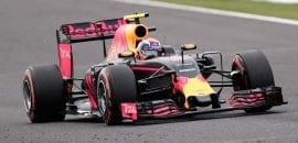 Max Verstappen fica feliz por separar a dupla da Mercedes