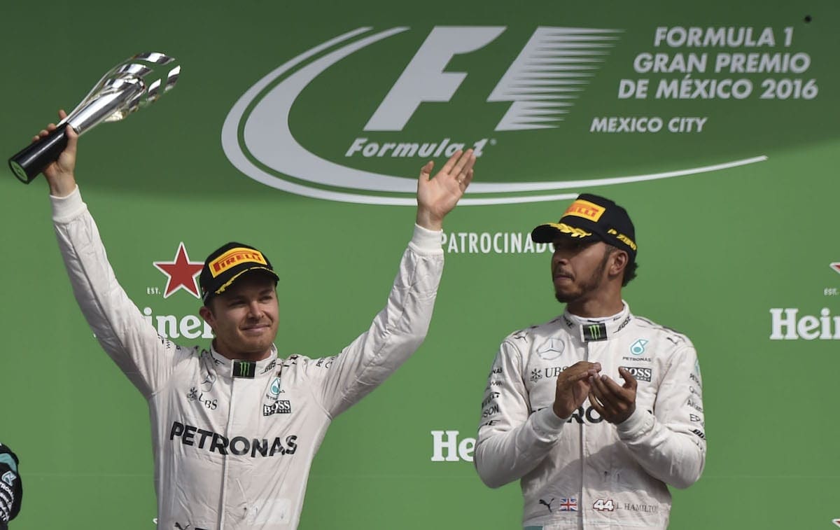 F1: Rosberg teve mudança de comportamento que o levou ao título de 2016 Nico Rosberg e Lewis Hamilton (Mercedes) - GP do México