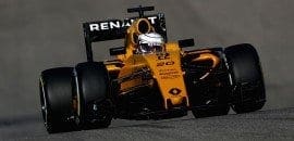 Kevin Magnussen e Esteban Ocon lideram corrida por vaga na Renault