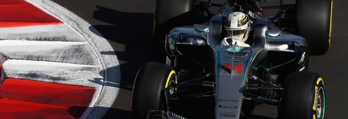 Hamilton faz volta perfeita e larga na pole no México