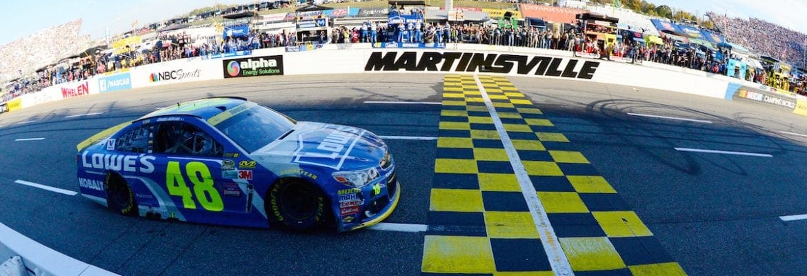 Jimmie Johnson vence ao superar pane seca no fim e luta pelo título