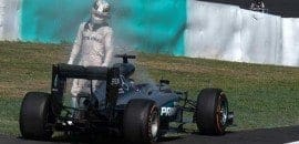 Mercedes identifica falha no motor de Hamilton