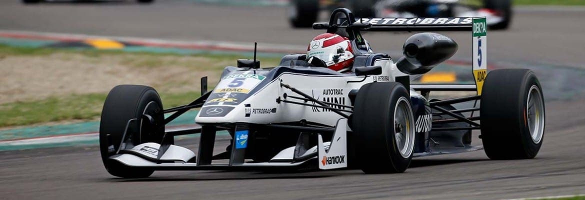 Pedro Piquet faz corridas de recuperação, mas fica fora dos pontos em Ímola