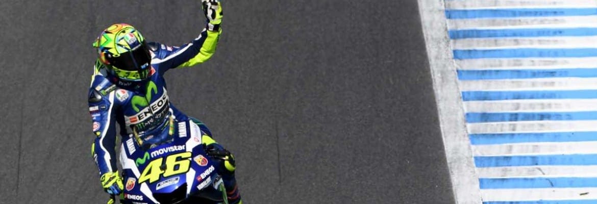 Valentino Rossi faz a pole em Motegi após erros de Márquez