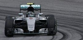 Com pista úmida e frio em Interlagos, Rosberg lidera treino livre da manhã