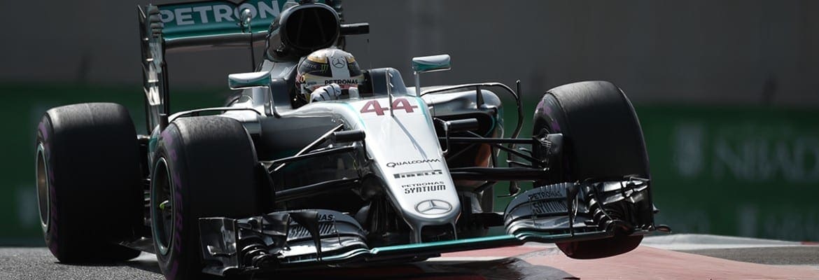 Hamilton domina a sexta-feira em Abu Dhabi e também lidera segundo treino