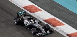 Após fechar o dia na frente, Hamilton afirma estar “muito feliz”