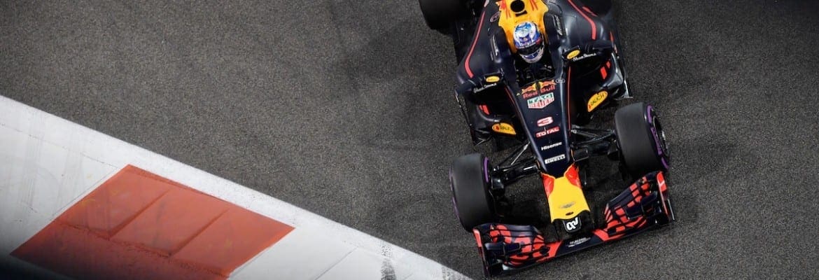 Em terceiro em com estratégia diferente, Ricciardo diz que precisa “tentar algo”