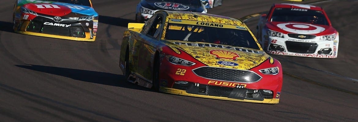 Joey Logano vence etapa de Phoenix e vai para final