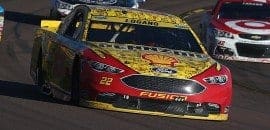 Joey Logano vence etapa de Phoenix e vai para final