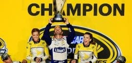 Jimmie Johnson é heptacampeão da Nascar após vencer em Homestead