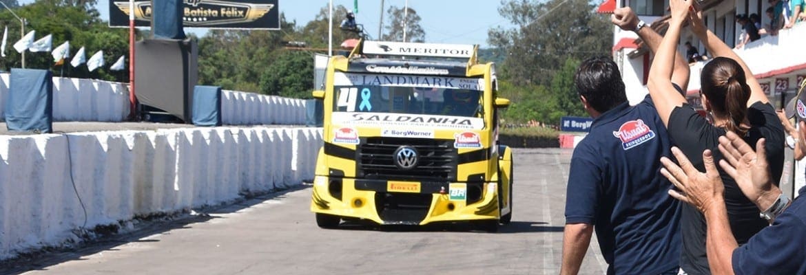 Felipe Giaffone faz a pole da Truck em Guaporé