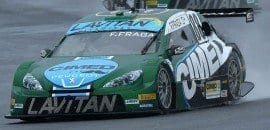 Após duelo intenso com Barrichello, Fraga sobe no pódio e segue disparado na liderança